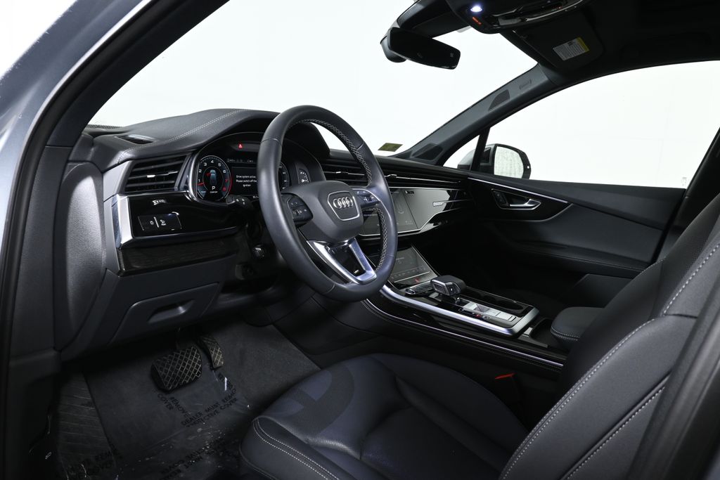 Thumbnail: 2026 Audi Q7 - 15
