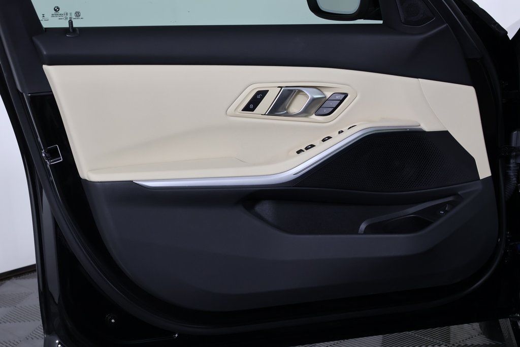 Thumbnail: 2025 BMW 3 Series - 12