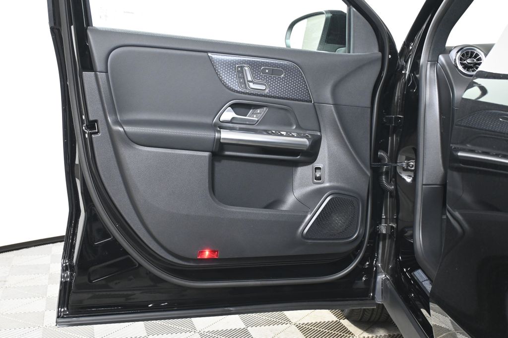 2025 Mercedes-Benz GLA 250 4MATIC 22