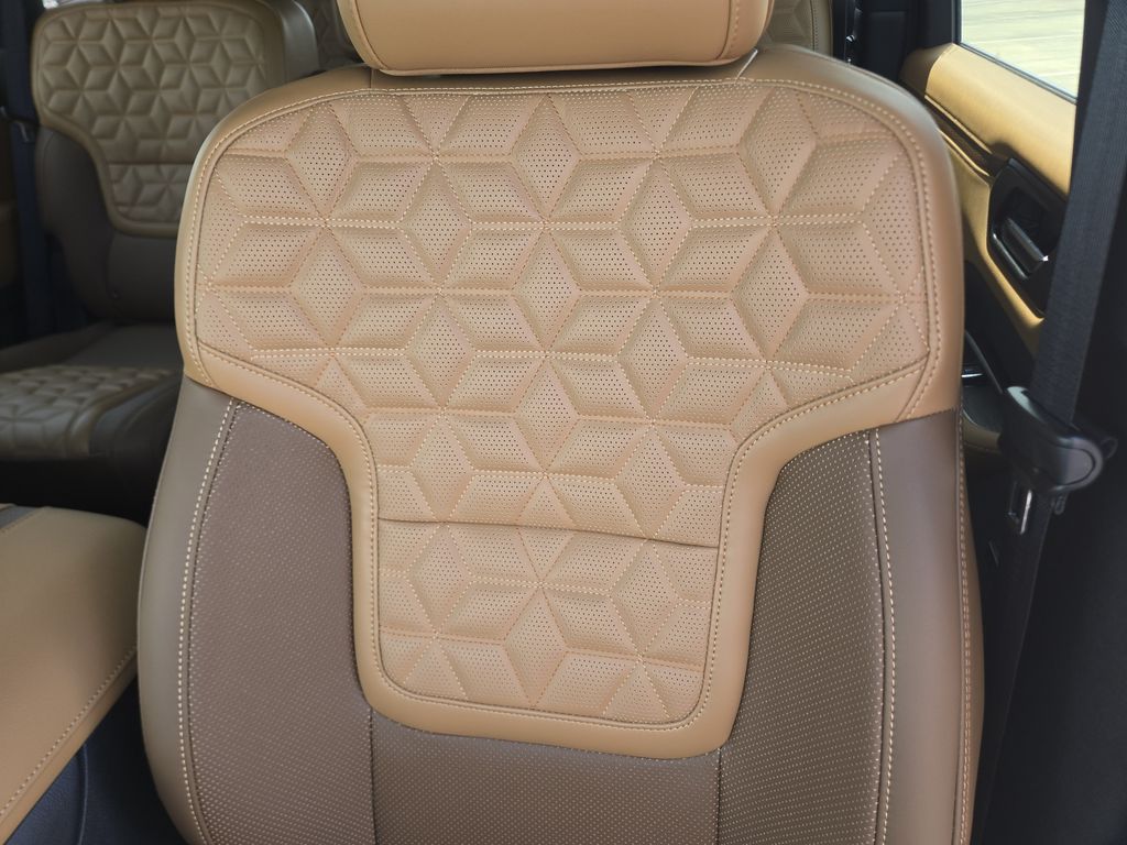 2026 Nissan Armada Platinum Reserve - 6