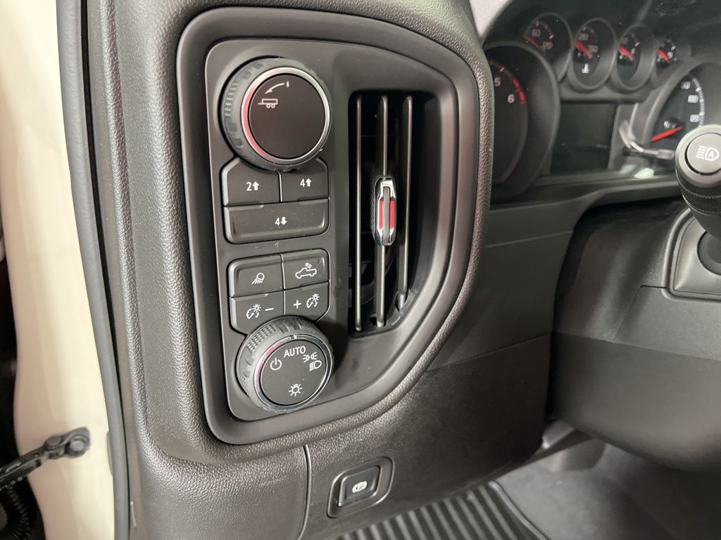 Thumbnail: 2026 Chevrolet Silverado 2500 - 30