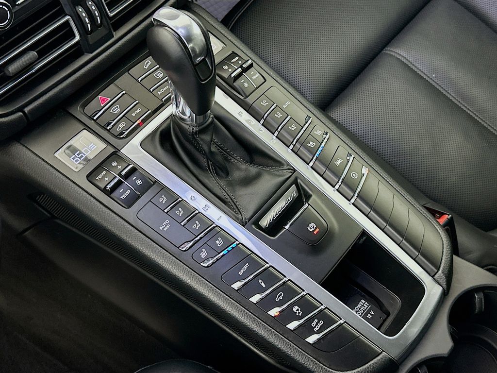 Thumbnail: 2019 Porsche Macan - 17