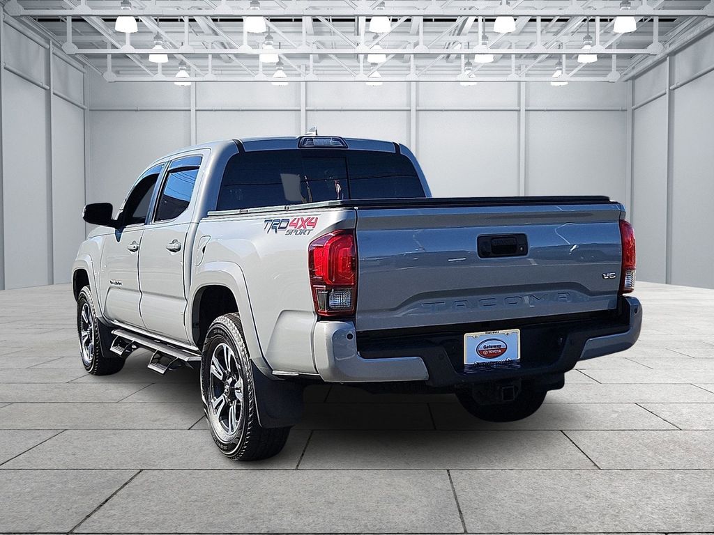 Thumbnail: 2018 Toyota Tacoma - 7