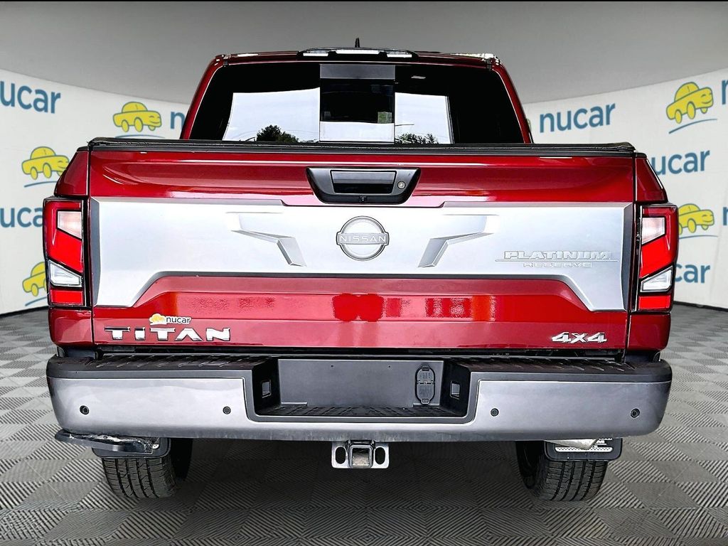 2024 Nissan Titan — photo 6