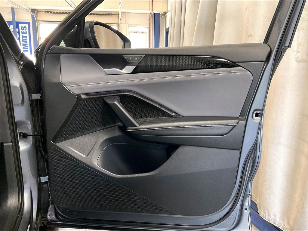 2025 Volkswagen Tiguan — photo 12