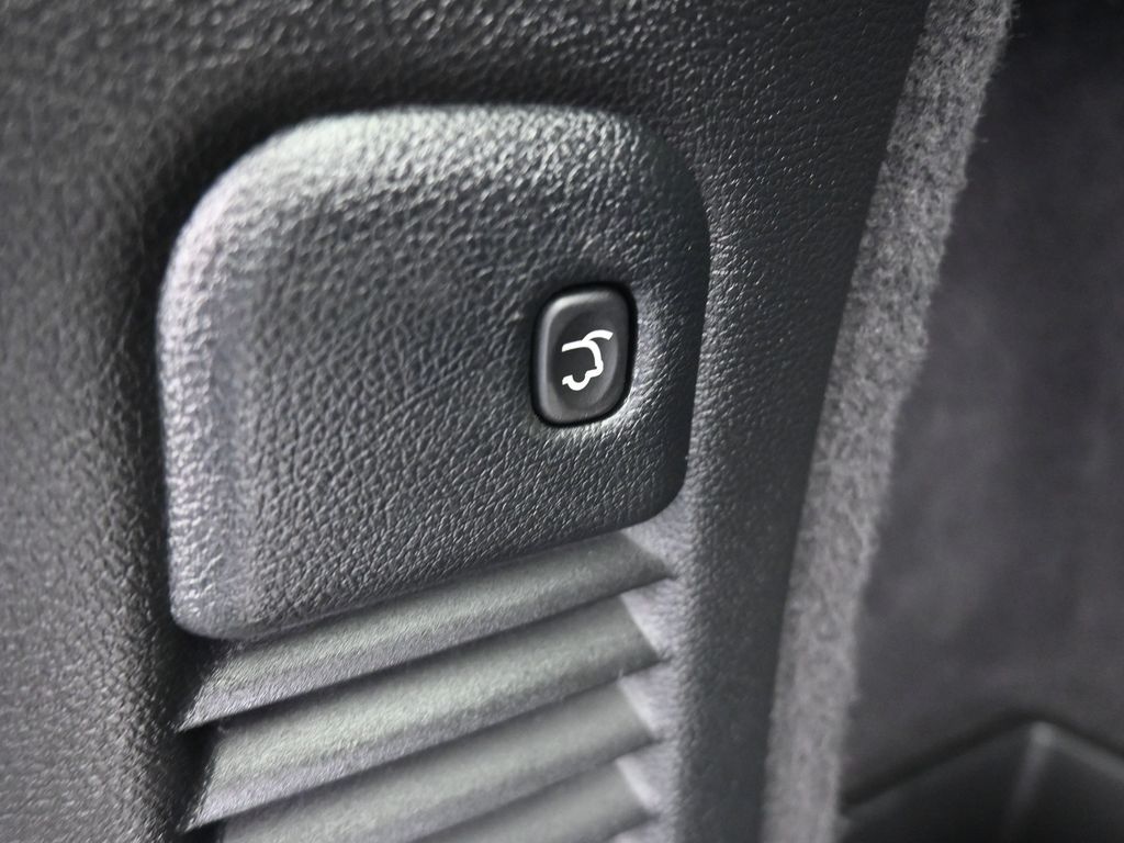 Used 2022 DB Black Crystal Clearcoat Dodge R/T image 41