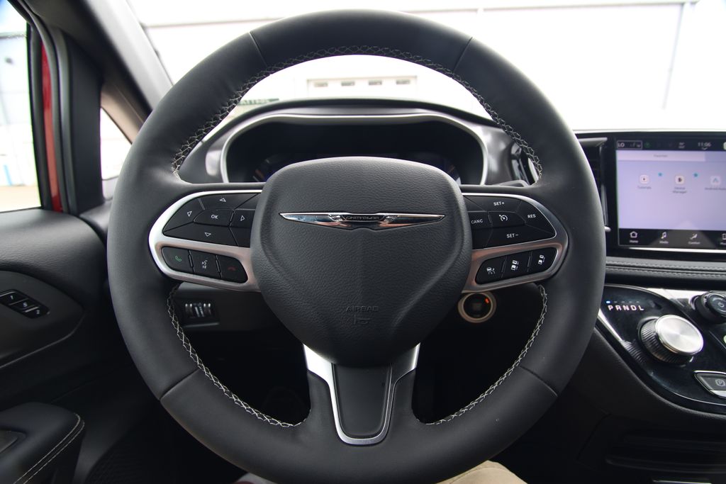 Used 2026 Chrysler Pacifica Van
