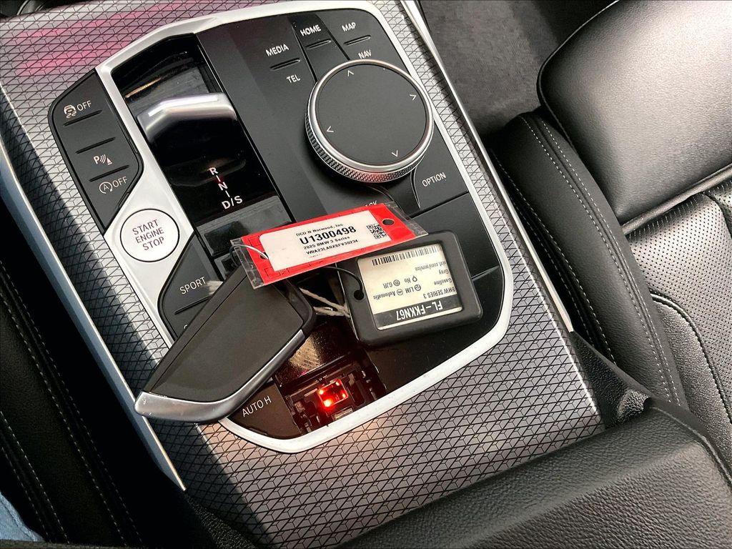 2025 BMW 3 Series — photo 30