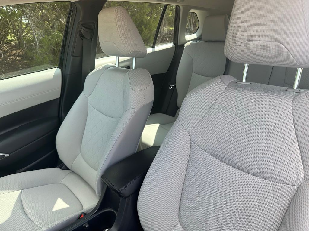 2023 Toyota Corolla Cross L 6