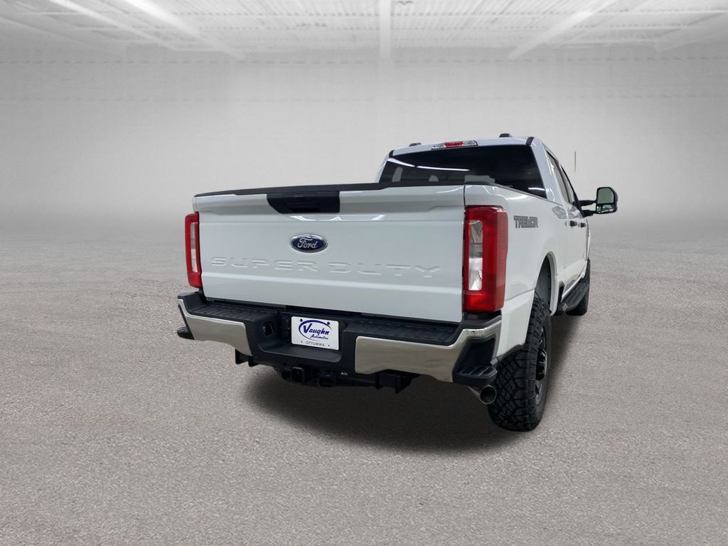 2025 Ford F-250SD XLT photo