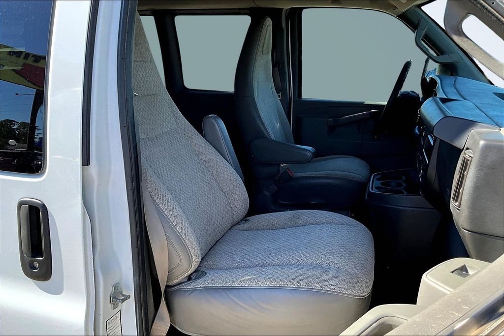 2019 Chevrolet Express 3500 LT - 6