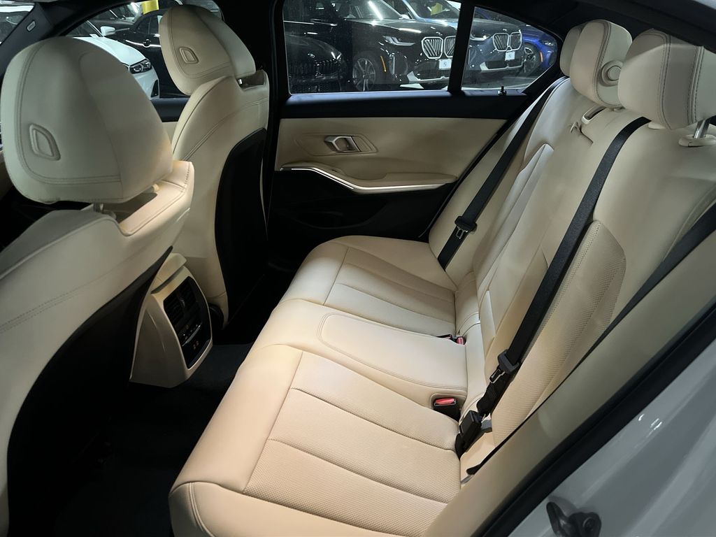 Thumbnail: 2025 BMW 3 Series - 23