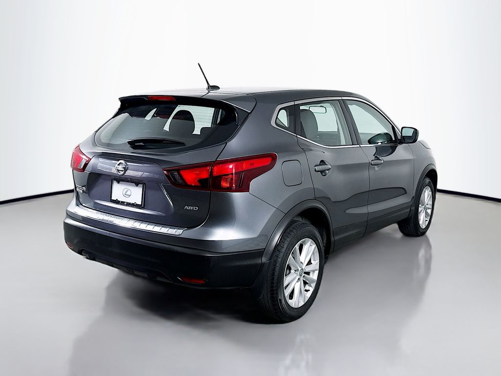 Thumbnail: 2017 Nissan Rogue Sport - 5