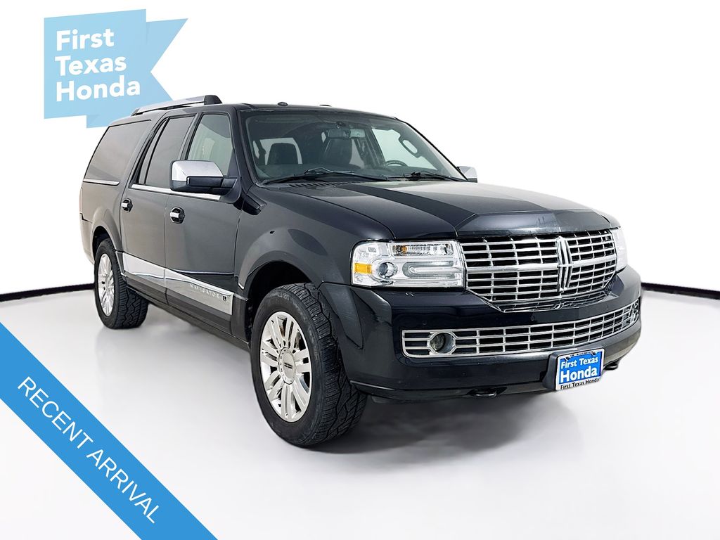 2013 Lincoln Navigator L RWD