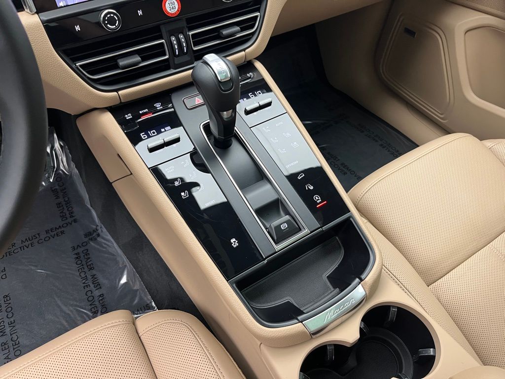 Thumbnail: 2025 Porsche Macan - 15