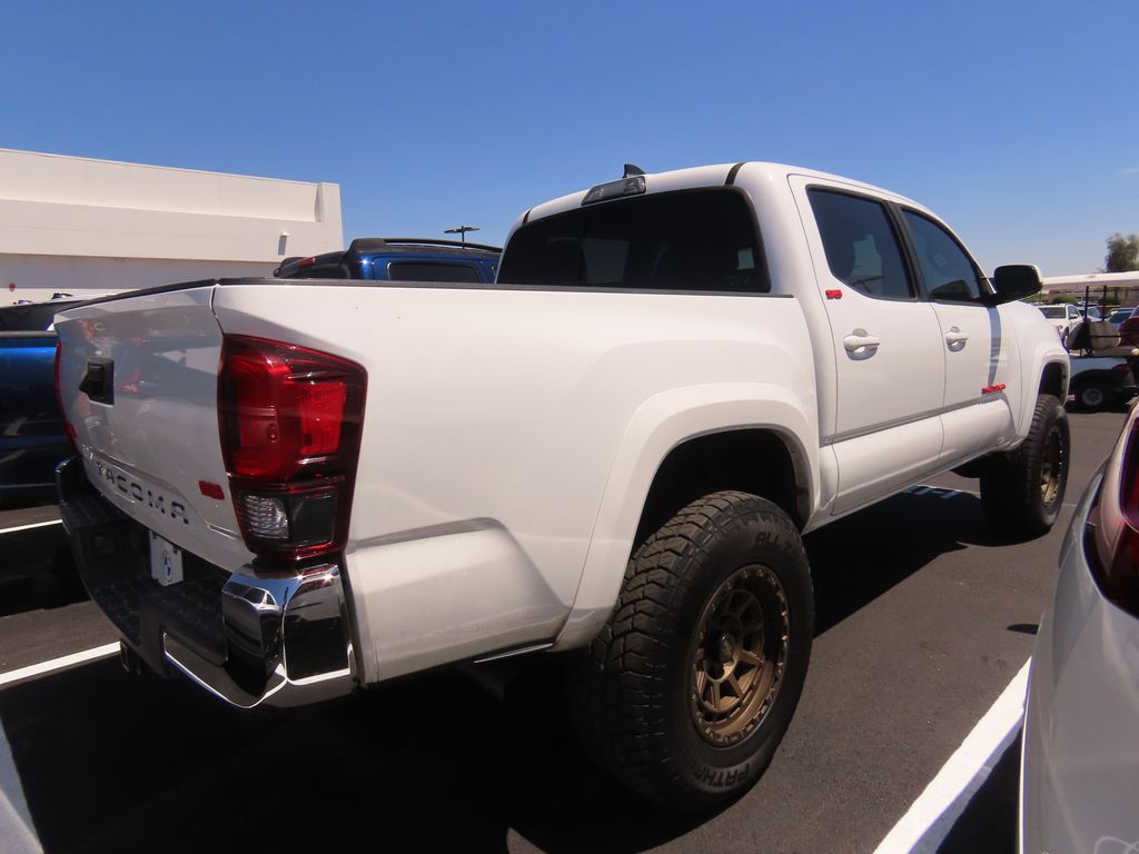 Thumbnail: 2019 Toyota Tacoma - 3