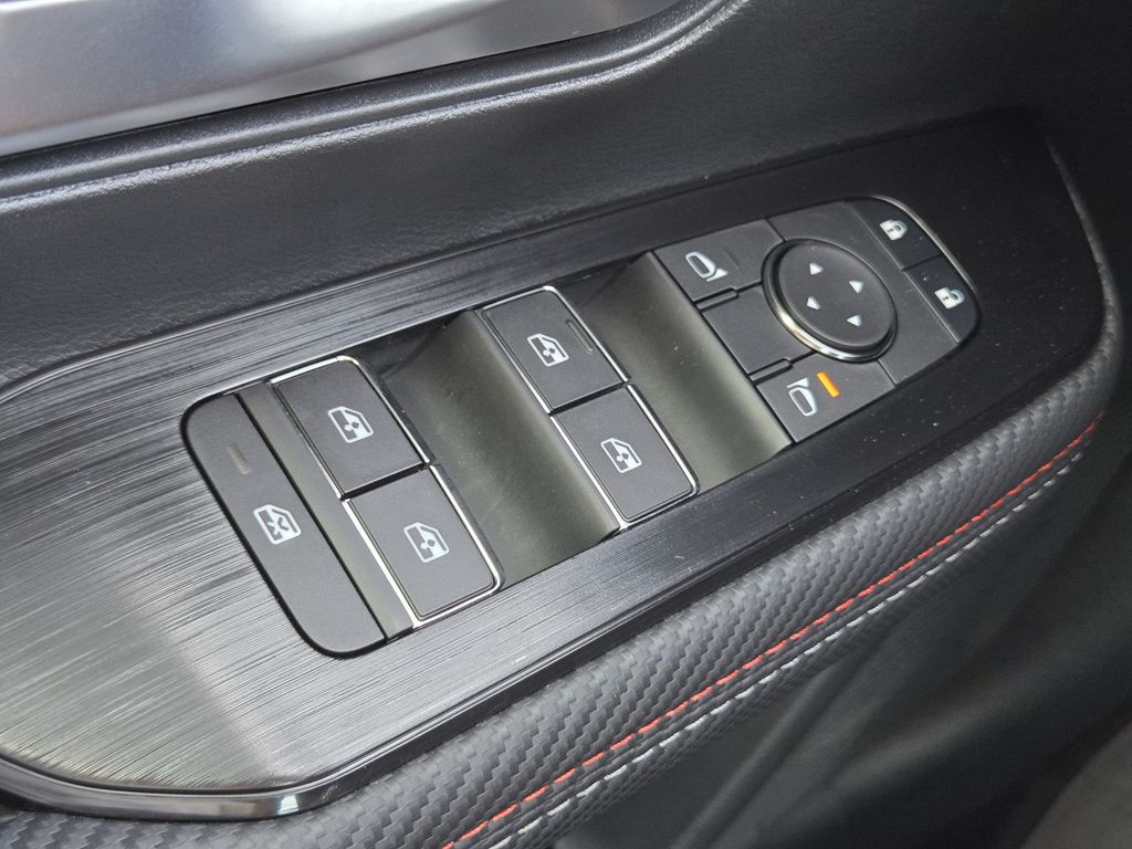 2026 Nissan KICKS SR - Photo 17