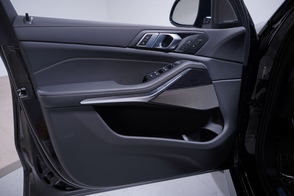 Thumbnail: 2026 BMW X5 - 10