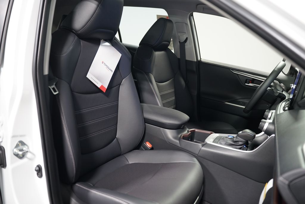 2025 Toyota RAV4 Limited 30