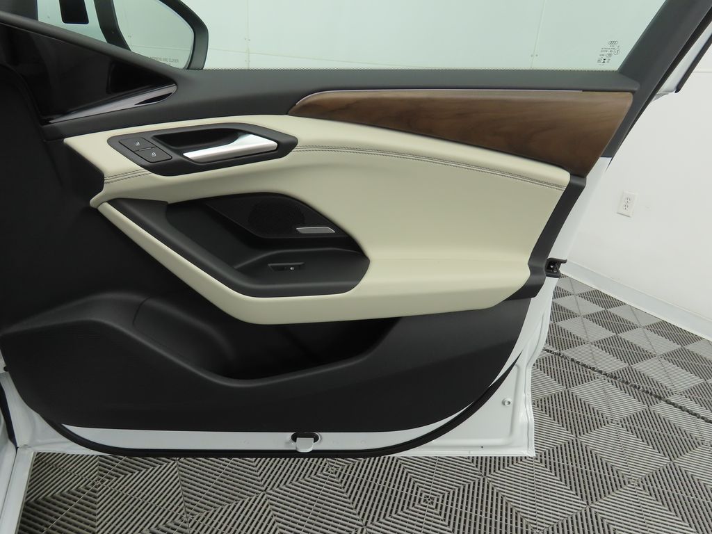 Thumbnail: 2025 Audi A6 - 25