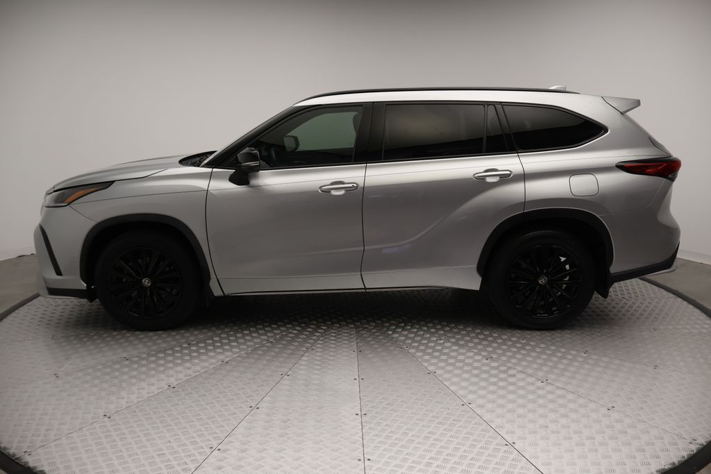 Thumbnail: 2023 Toyota Highlander - 12