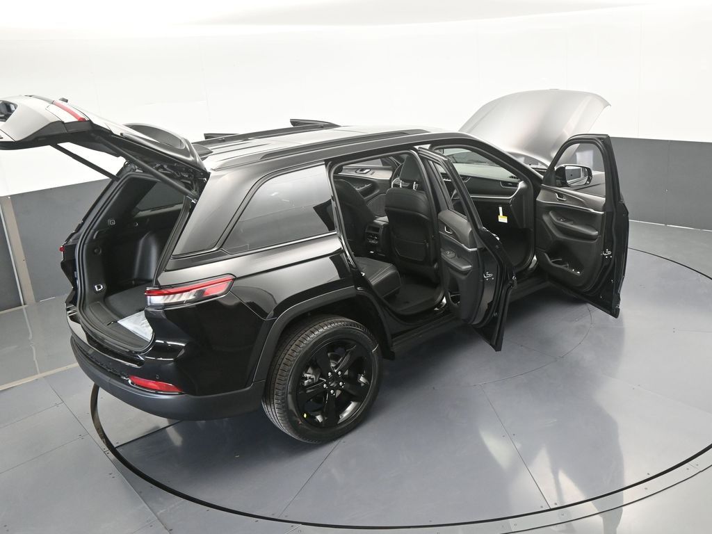 New 2025 Diamond Black Crystal Pearlcoat Jeep Limited image 62