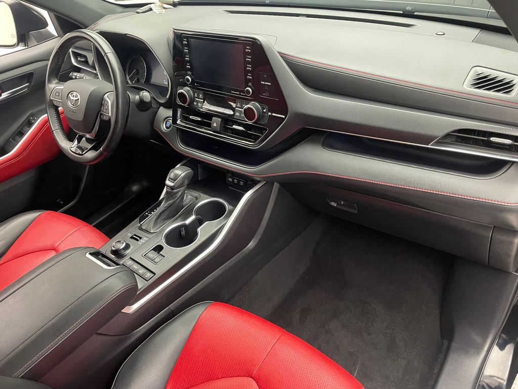 Thumbnail: 2021 Toyota Highlander - 16