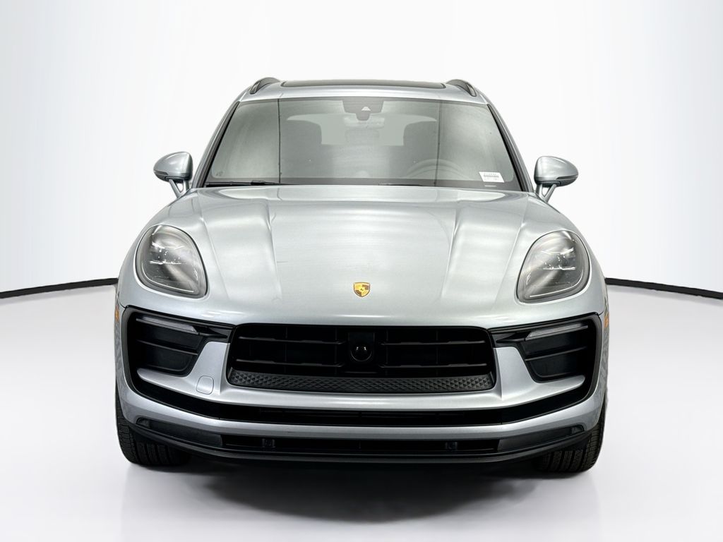 Thumbnail: 2026 Porsche Macan - 10