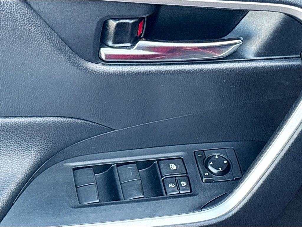 Thumbnail: 2020 Toyota RAV4 - 22