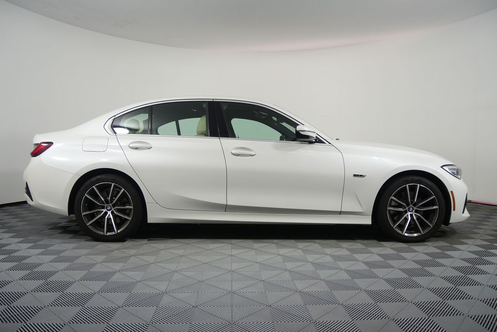 Thumbnail: 2022 BMW 3 Series - 2