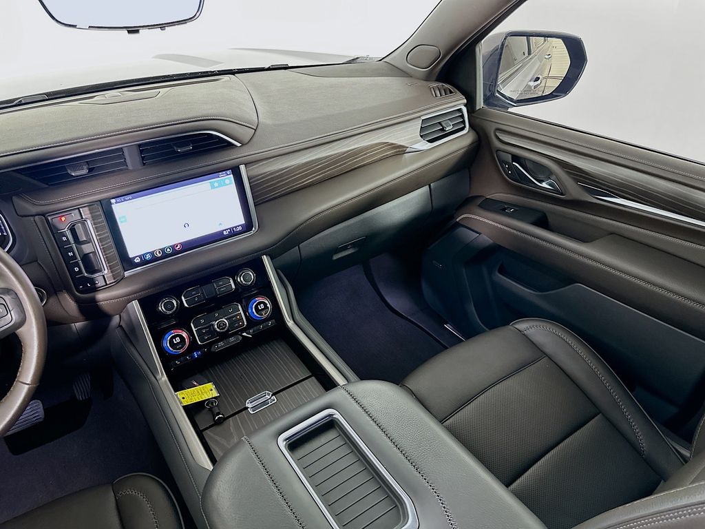 Thumbnail: 2021 GMC Yukon XL - 24