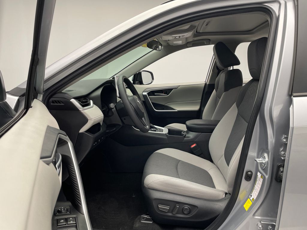 2023 Toyota RAV4 XLE 12