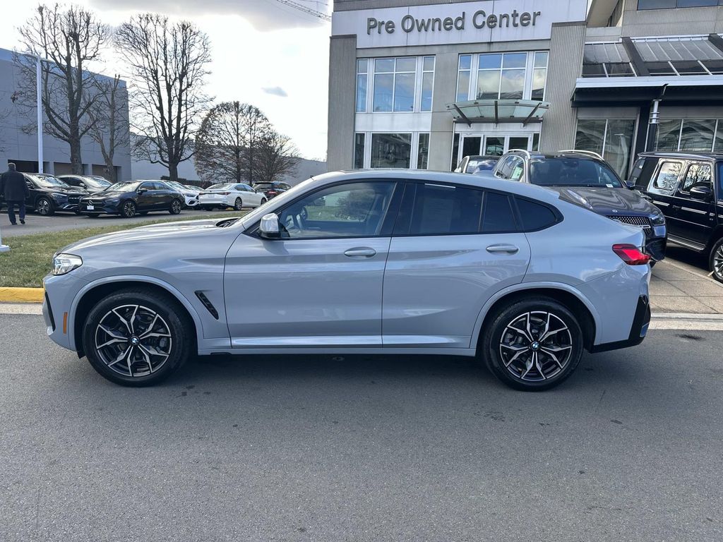 Thumbnail: 2022 BMW X4 - 14