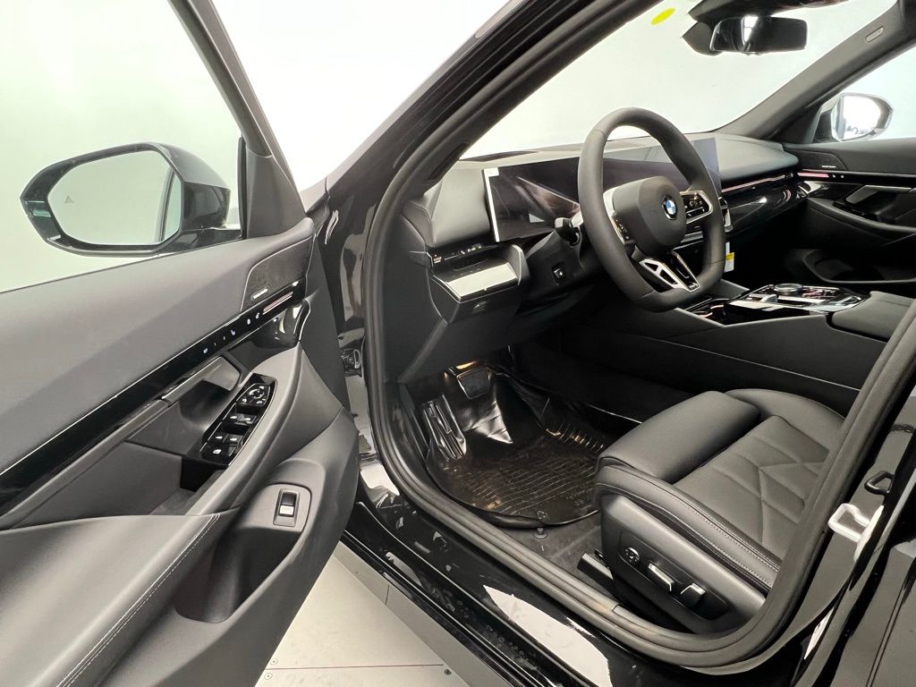 Thumbnail: 2026 BMW 5 Series - 21