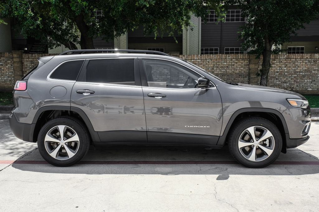 used 2022 Jeep Cherokee car, priced at $22,720