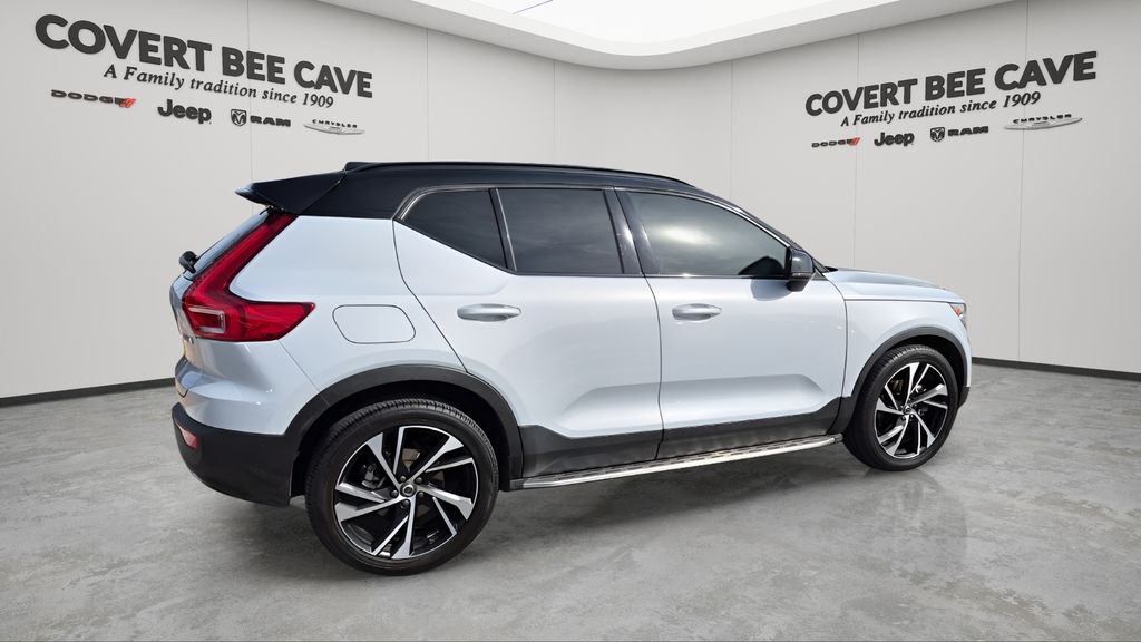 Used Car 2022 Volvo Xc40  R-design For Sale Under $25,000 In Austin, Texas
