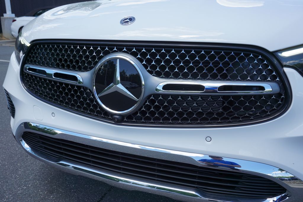 2025 Mercedes-Benz GLC 300 10