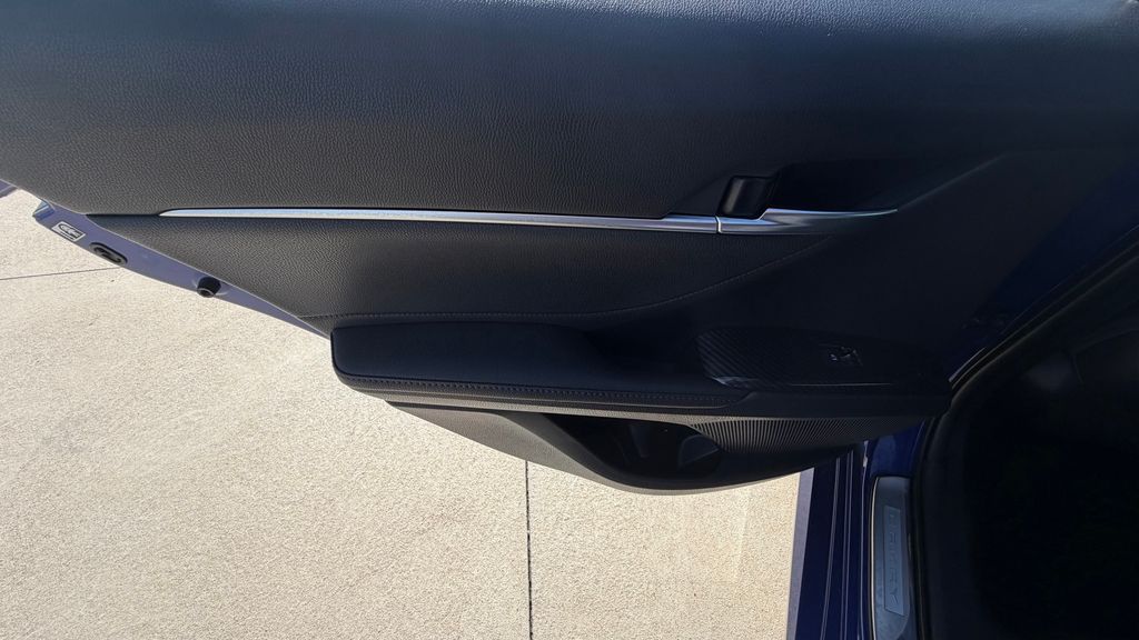 2018 Toyota Camry XLE - Photo 18