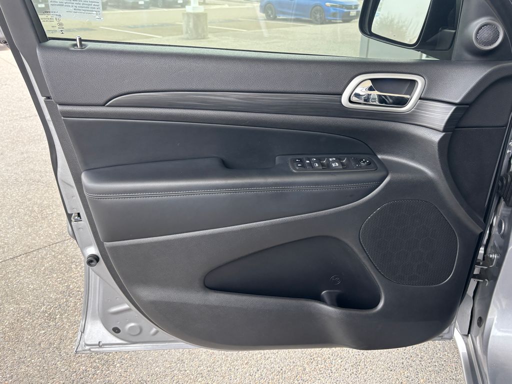 Thumbnail: 2021 Jeep Grand Cherokee - 24