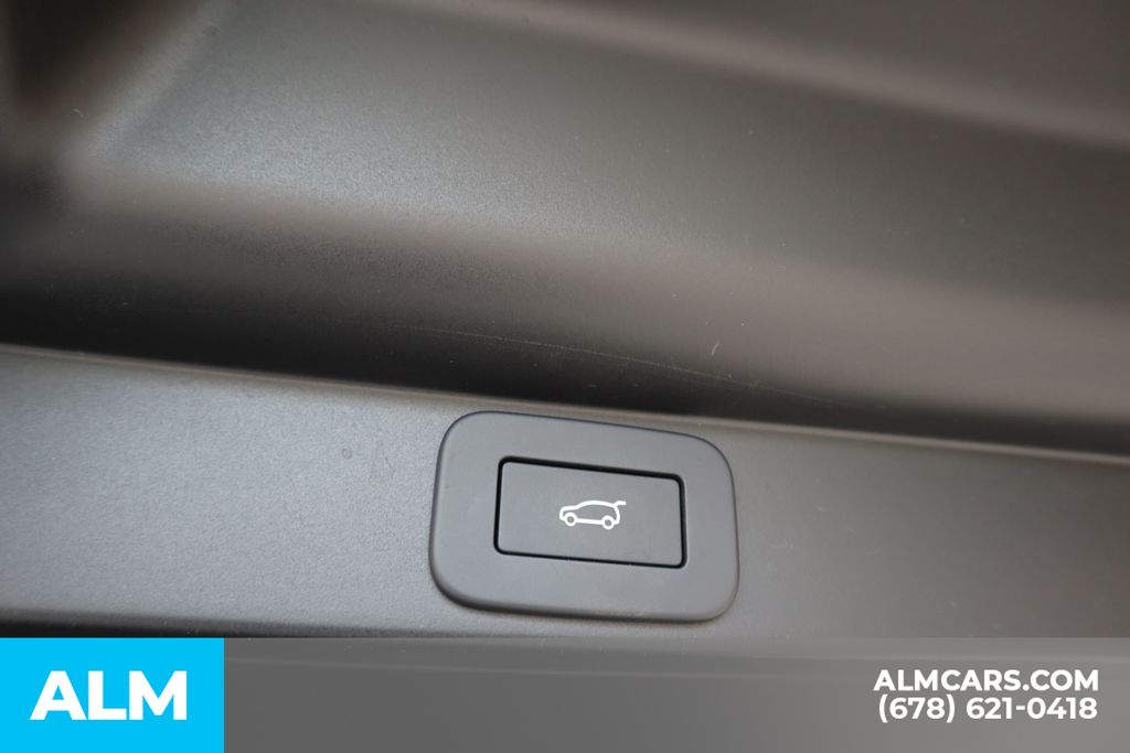 Used 2025 Gray Land Rover SE image 26