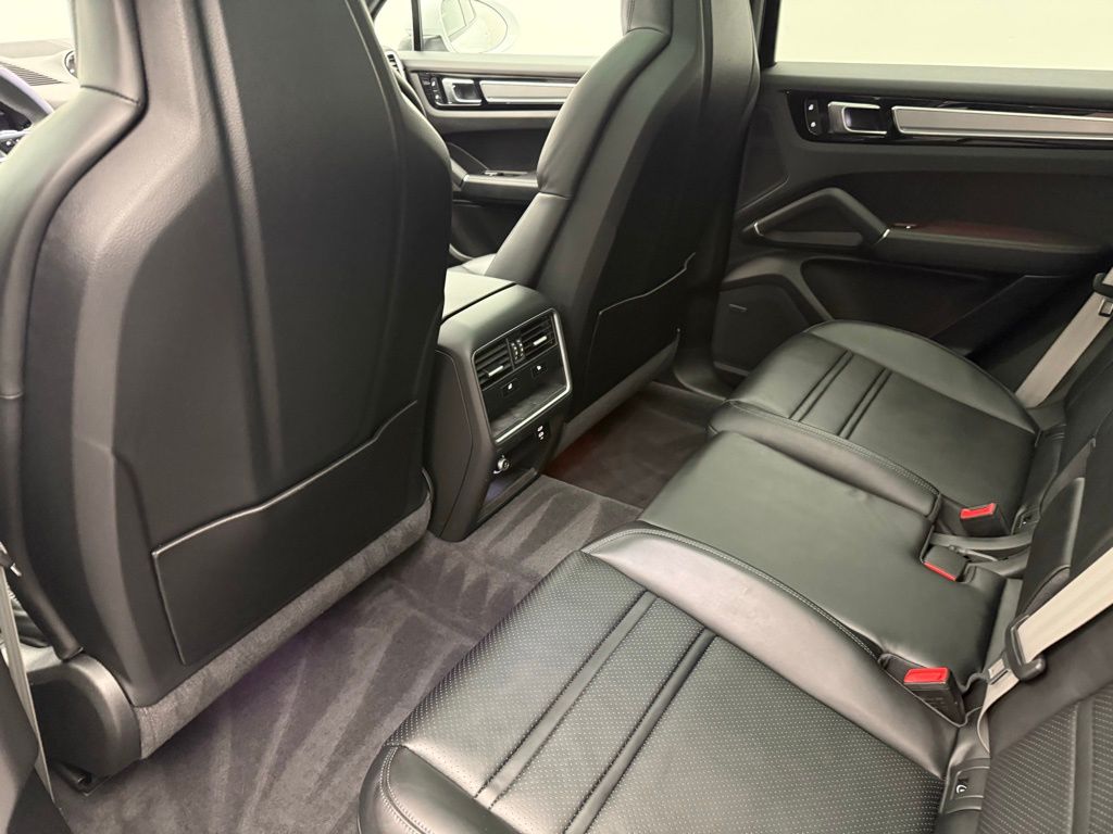 Thumbnail: 2023 Porsche Cayenne - 20