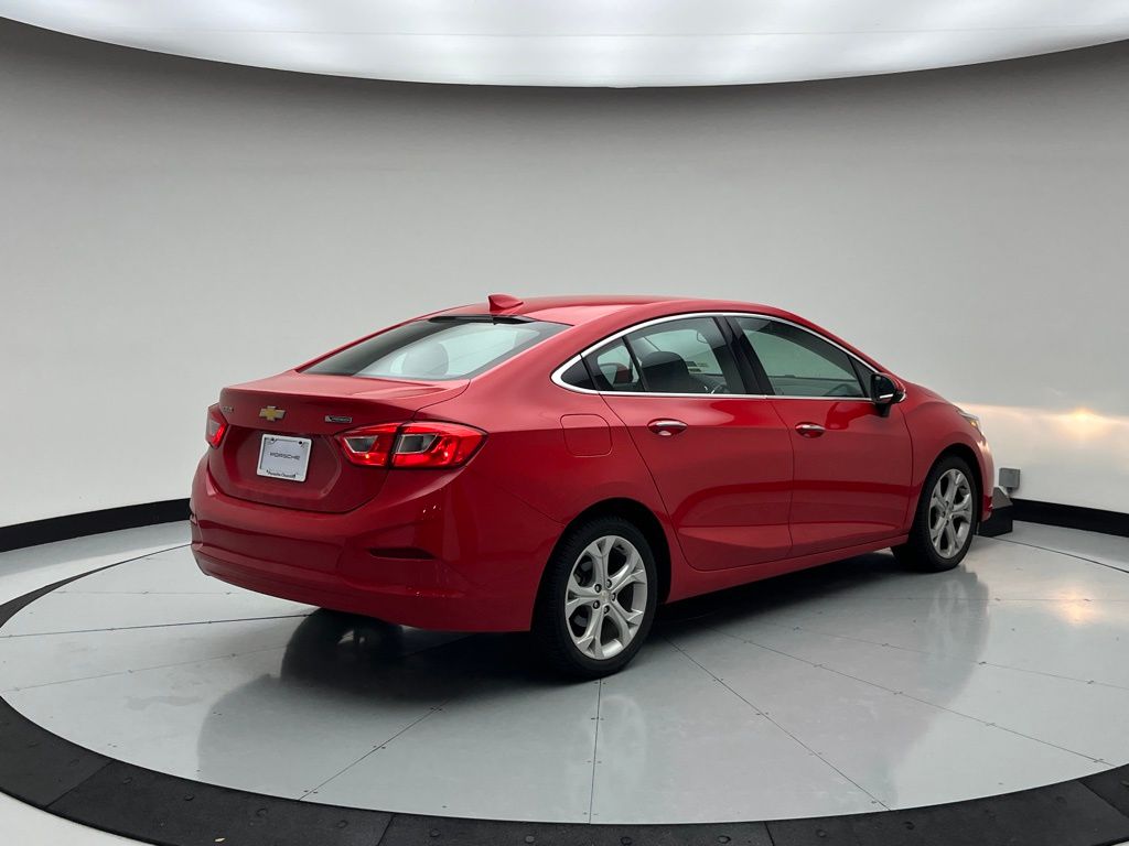Thumbnail: 2018 Chevrolet Cruze - 3