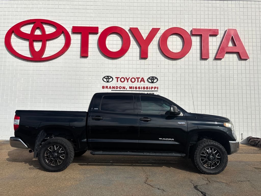 2019 Toyota Tundra SR5's photo