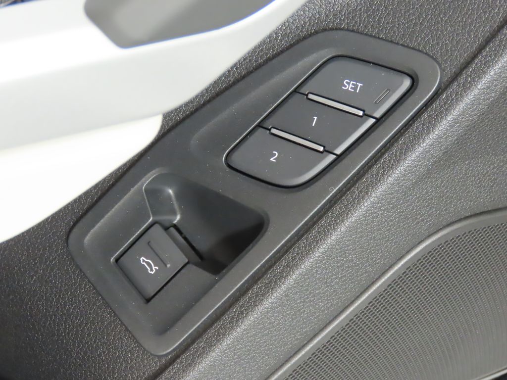 Thumbnail: 2025 Audi Q3 - 32