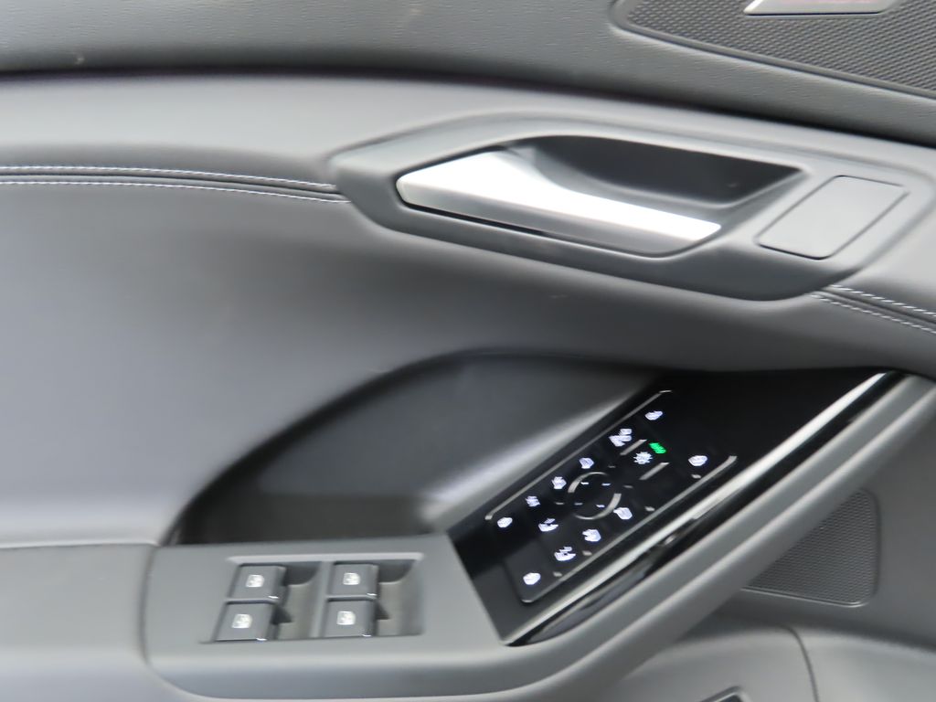 Thumbnail: 2025 Audi Q6 e-tron - 25