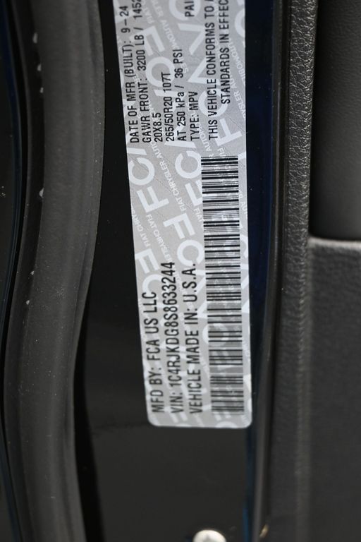 New 2025 Diamond Black Crystal Pearlcoat Jeep Overland image 30