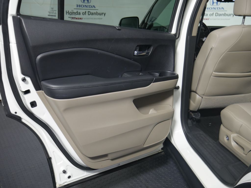 Thumbnail: 2019 Honda Pilot - 12