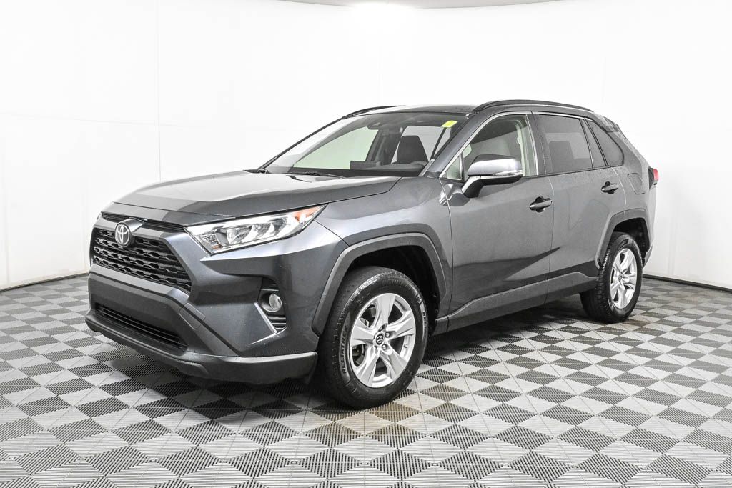 2019 Toyota RAV4 XLE 3