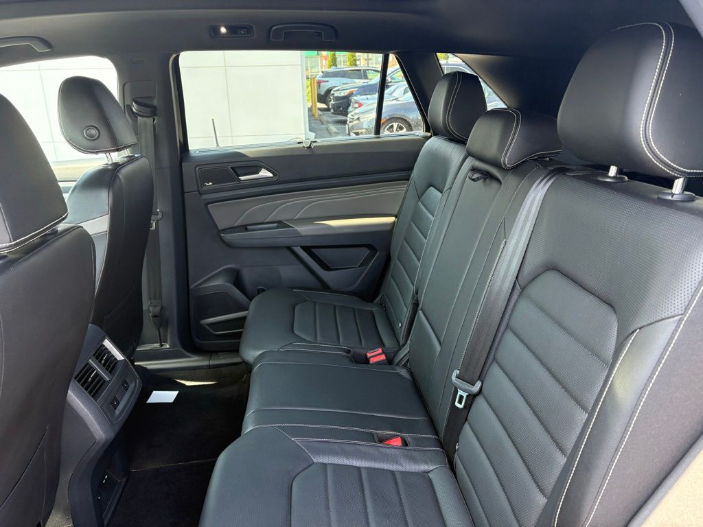 2023 Volkswagen Atlas Cross Sport 3.6L V6 SEL Premium R-Line