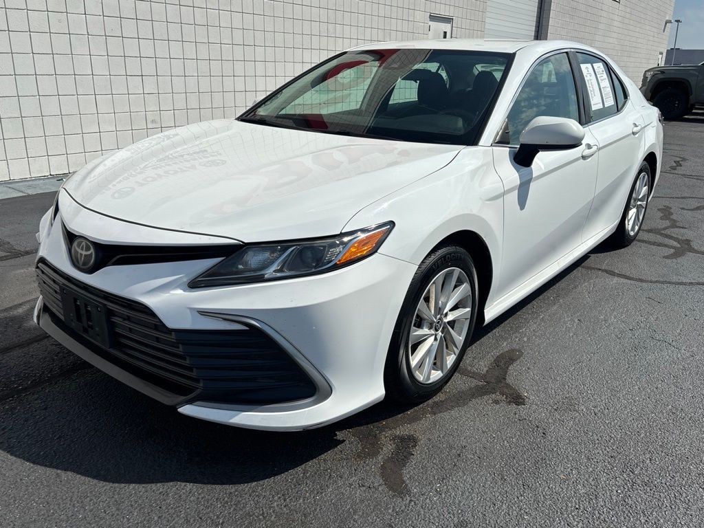 Super White 2021 Toyota Camry Sedan Front-Wheel Drive 8-Speed Automatic